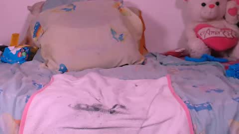 Snapshot of scarlethh_hott chatting on 03.01.25 scarlethh hott online show from 03.01.25