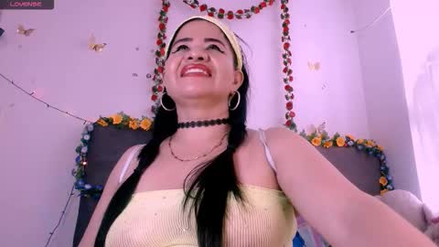 Snapshot of scarlethh_hott chatting on 02.01.26 scarlethh hott online show from 02.01.26