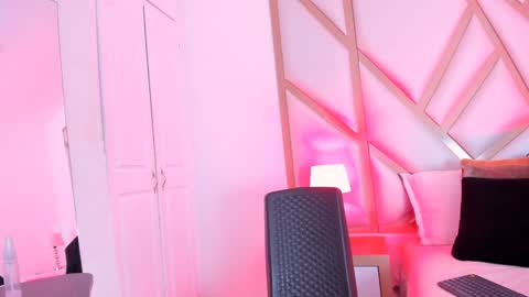 Scarlet online show from 12.04.24