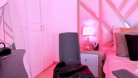 Scarlet online show from 12.11.24