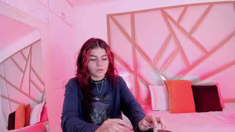 Scarlet online show from 12.31.24