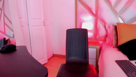 Scarlet online show from 01.15.25