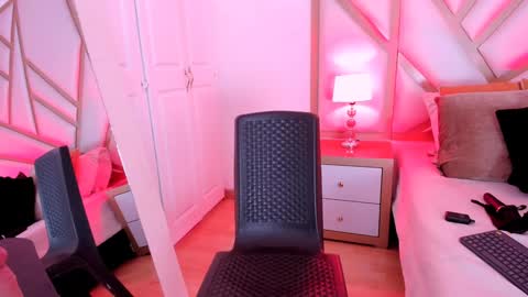 Scarlet online show from 02.06.25