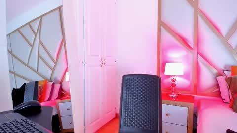 Scarlet online show from 02.10.25