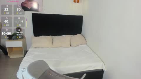 Snapshot of scarlett__bell chatting on 10.27.25 Scarlett online show from 10.27.25