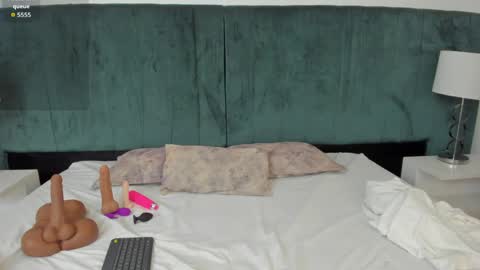 Snapshot of scarlett__noir chatting on 04.08.26 scarlett__noir online show from 04.08.26