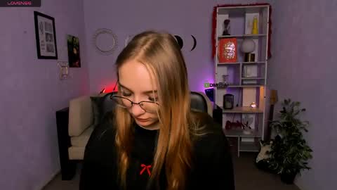 Snapshot of scarlett_badgirl chatting on 04.21.26 Scarlett online show from 04.21.26