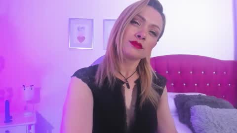 Snapshot of scarlett_blake11 chatting on 09.09.25 scarlett_blake11 online show from 09.09.25