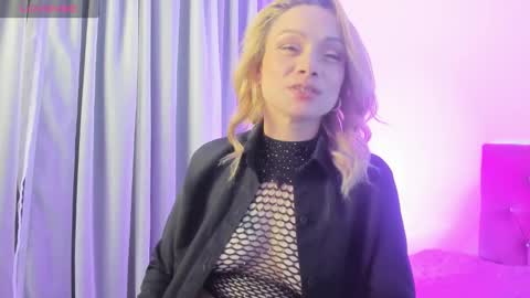 Snapshot of scarlett_blake11 chatting on 09.30.25 scarlett_blake11 online show from 09.30.25