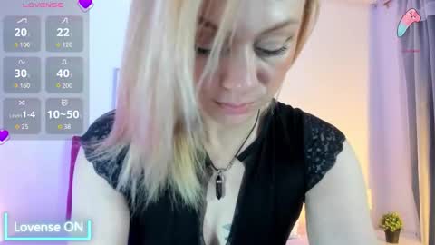 Snapshot of scarlett_blake11 chatting on 10.05.25 scarlett_blake11 online show from 10.05.25