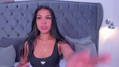 Snapshot of scarlett_bunnyy chatting on 10.08.25 online show from 10.08.25