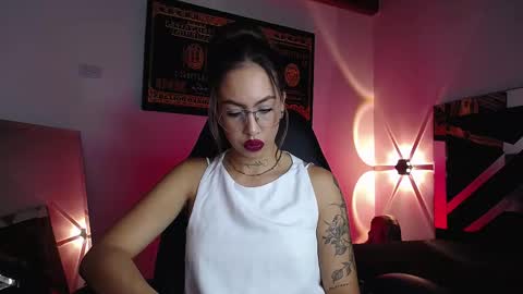 Snapshot of scarlett_buttock chatting on 09.24.25 Scarlett online show from 09.24.25