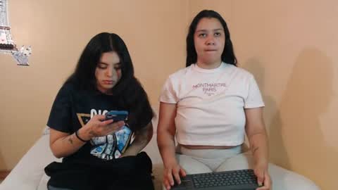 Snapshot of scarlett_evance chatting on 07.10.26 Scarlett and Jazmin online show from 07.10.26