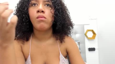 Snapshot of scarlett_fox20 chatting on 01.04.25 scarlett_fox20 online show from 01.04.25