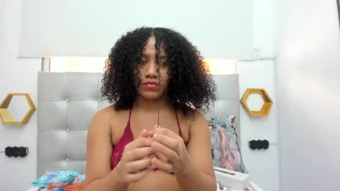 Snapshot of scarlett_fox20 chatting on 01.10.25 scarlett_fox20 online show from 01.10.25