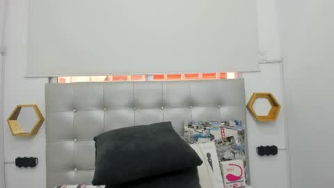 Snapshot of scarlett_fox20 chatting on 01.12.25 scarlett_fox20 online show from 01.12.25