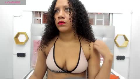 Snapshot of scarlett_fox20 chatting on 09.25.25 scarlett_fox20 online show from 09.25.25
