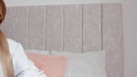 Scarlett Lee online show from 12.17.25