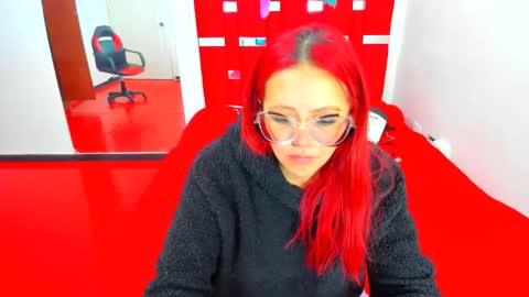 Snapshot of scarlett_red_11 chatting on 05.02.26 scarlett_red_11 online show from 05.02.26