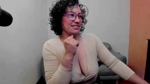 Snapshot of scarlett_sax chatting on 06.20.26 Scarlett sax online show from 06.20.26