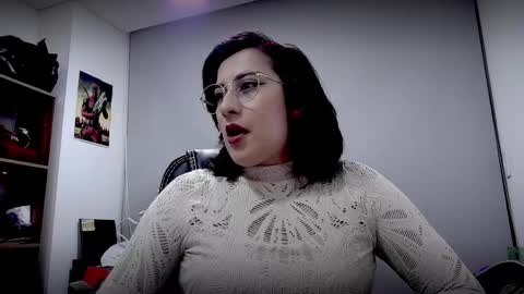 Snapshot of scarlett_sen chatting on 04.04.26 Mistress Scarlett online show from 04.04.26