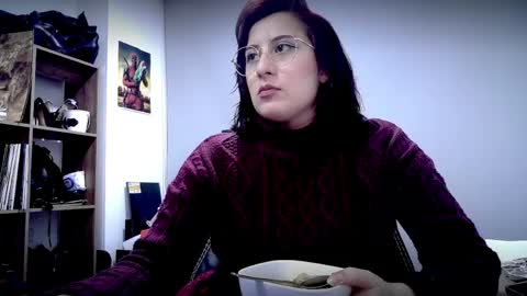 Snapshot of scarlett_sen chatting on 04.08.26 Mistress Scarlett online show from 04.08.26