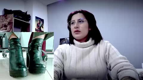 Snapshot of scarlett_sen chatting on 04.10.26 Mistress Scarlett online show from 04.10.26