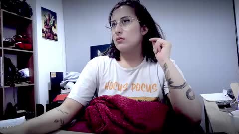 Snapshot of scarlett_sen chatting on 04.14.26 Mistress Scarlett online show from 04.14.26