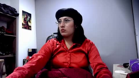 Snapshot of scarlett_sen chatting on 05.06.26 Mistress Scarlett online show from 05.06.26