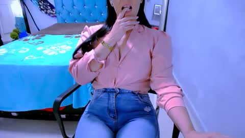 Snapshot of scarlett_sex2 chatting on 03.06.26 scarlet online show from 03.06.26