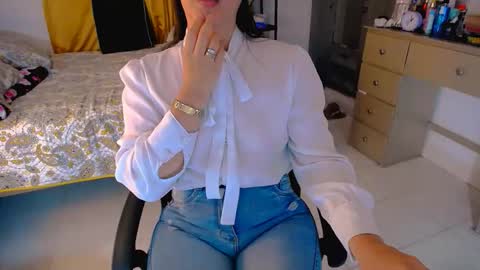 Snapshot of scarlett_sex2 chatting on 04.15.26 scarlet online show from 04.15.26