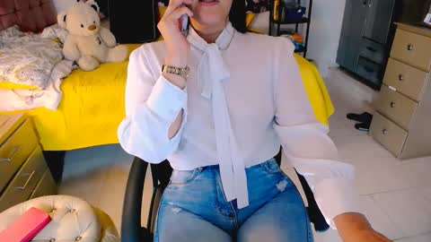Snapshot of scarlett_sex2 chatting on 04.21.26 scarlet online show from 04.21.26