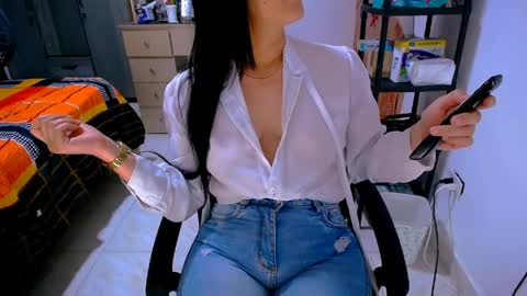 Snapshot of scarlett_sex2 chatting on 05.11.26 scarlet online show from 05.11.26