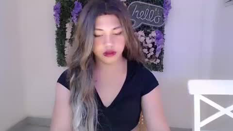 Snapshot of scarlett_sofia69 chatting on 02.05.25 online show from 02.05.25
