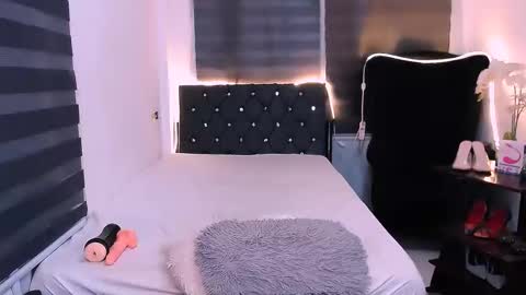 Snapshot of scarlette_sluttish_princess chatting on 01.04.25 scarlette online show from 01.04.25