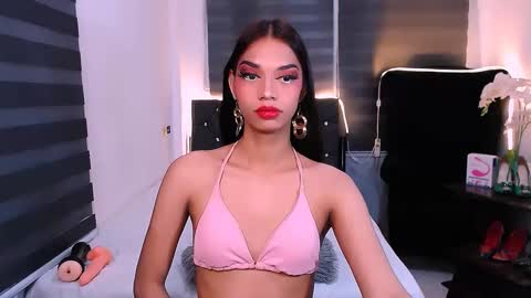 Snapshot of scarlette_sluttish_princess chatting on 01.26.25 scarlette online show from 01.26.25