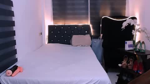 Snapshot of scarlette_sluttish_princess chatting on 02.13.25 scarlette online show from 02.13.25