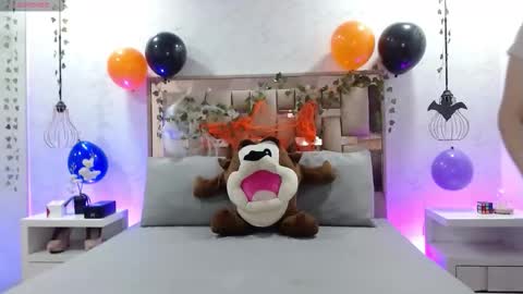 Scarlet online show from 10.25.25