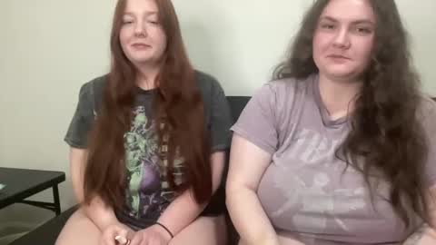 Snapshot of scarletttsinner chatting on 10.04.25 scarletttsinner online show from 10.04.25
