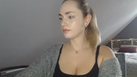 Snapshot of scarlettxblonde chatting on 07.21.26 ScarlettxBlonde online show from 07.21.26