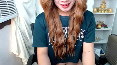 Queen Scarlet online show from 12.19.24