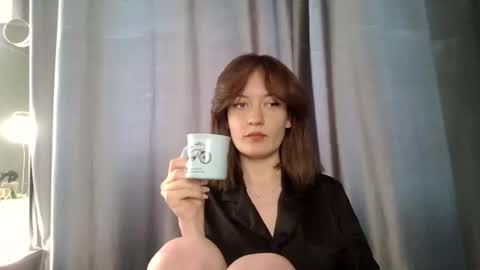 Snapshot of scented_elsa chatting on 11.22.25 Elsa online show from 11.22.25