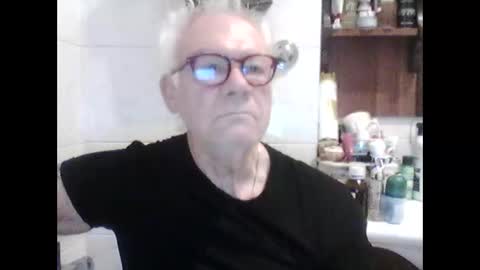Snapshot of schizzodoro chatting on 10.15.25 schizzodoro online show from 10.15.25
