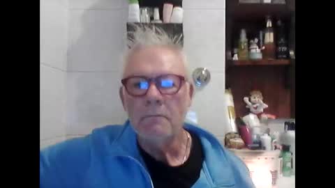 Snapshot of schizzodoro chatting on 10.20.25 schizzodoro online show from 10.20.25