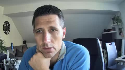 Snapshot of schnuckigeil chatting on 05.18.26 Dildomen online show from 05.18.26