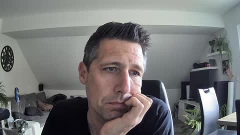 Snapshot of schnuckigeil chatting on 05.21.26 Dildomen online show from 05.21.26