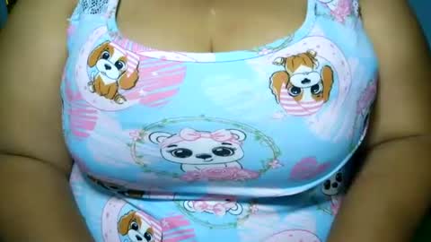 Snapshot of schoco_milf chatting on 06.19.26 mai latina online show from 06.19.26