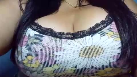 Snapshot of schoco_milf chatting on 07.23.26 mai latina online show from 07.23.26