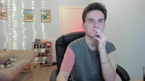 Thomas brunette and Alex blond online show from 12.12.24