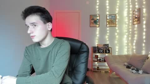 Thomas brunette and Alex blond online show from 12.17.24